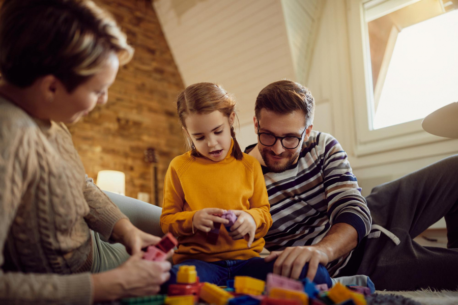 Играем вместе: как игры родителей с детьми укрепляют связь