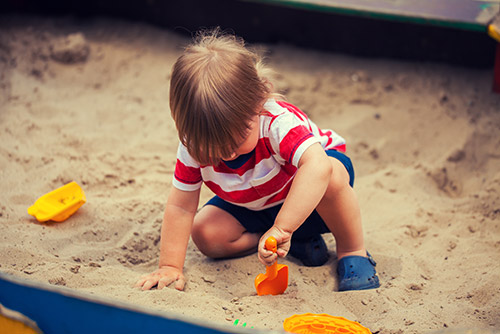 Общая польза игр в песочнице для детей