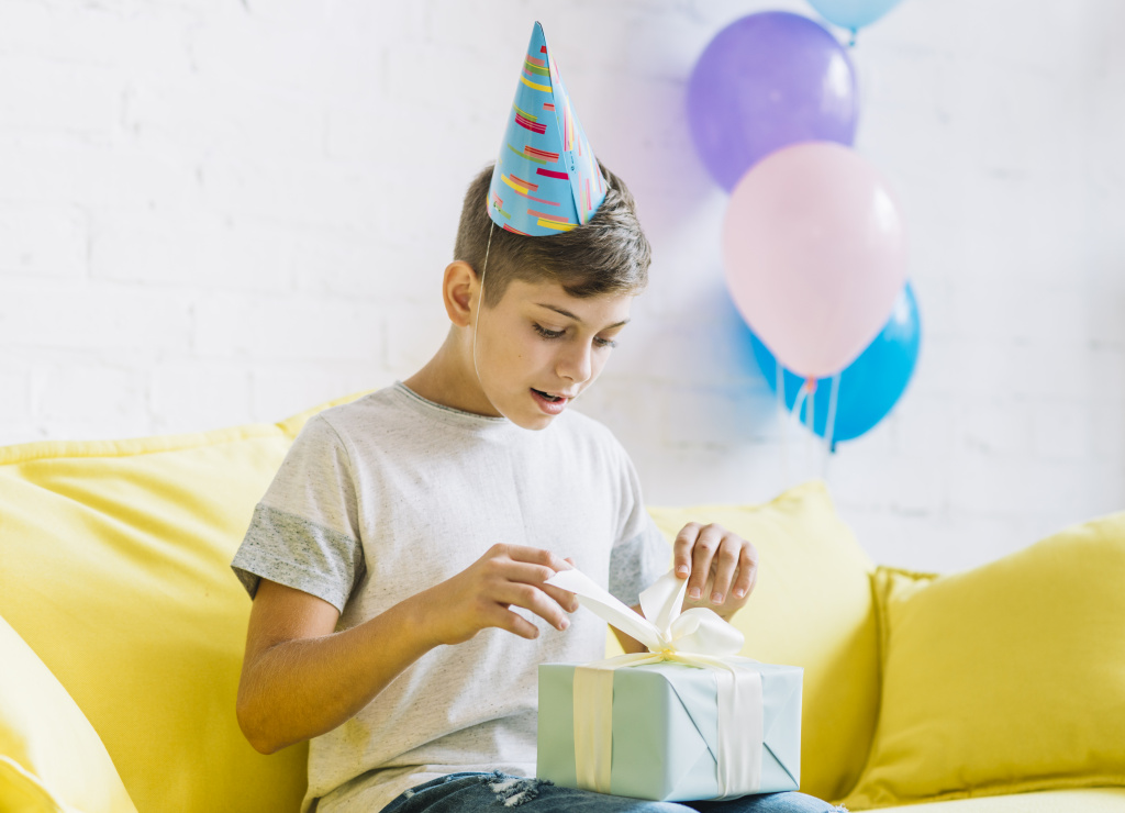 Подарок на день рождения 12 лет — топовые гаджеты и технологии