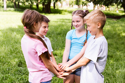 Как помочь ребенку найти друзей. Законы и правила дружбы